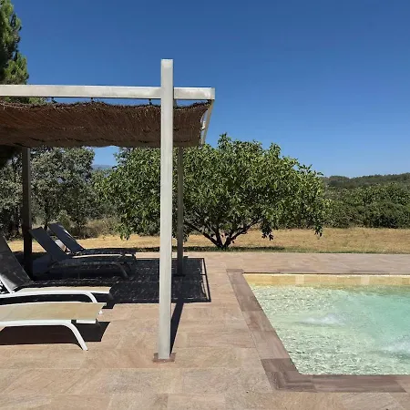 Robledillo Con Piscina Nyaraló