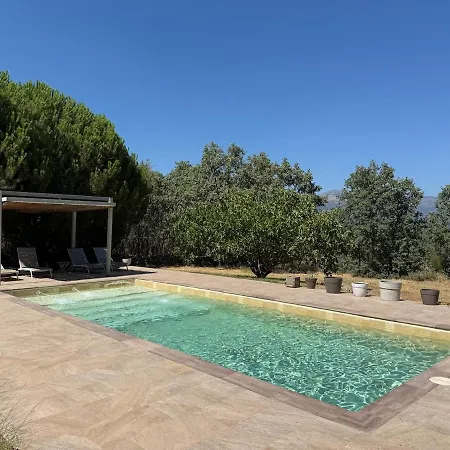 度假居 Robledillo Con Piscina *